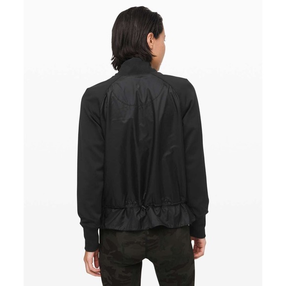 Lululemon Swept Along Bomber Jacket Women’s Black Satin Back Size XS On The Move - Picture 14 of 16